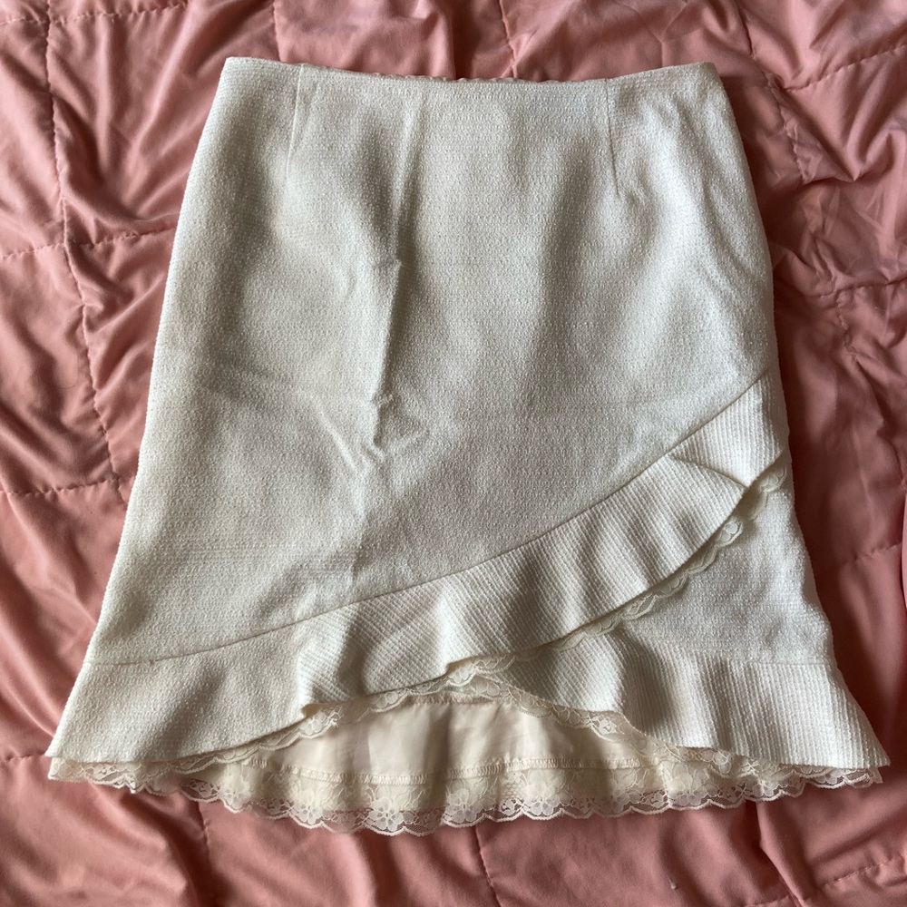 Elegant Cream Tweed Skirt with Lace Trim and Asymmetrical Hem